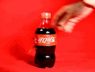 可口可乐“自拍瓶”被玩疯!玩转每次营销,大公司也不忘创新!