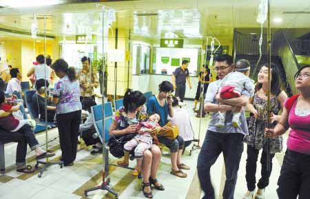 孩子突然发烧流鼻涕,孩子突然发烧是因为穿的少吗