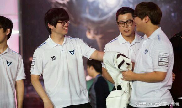 pawn退役天下谁人配白衣,pawn披上了战袍