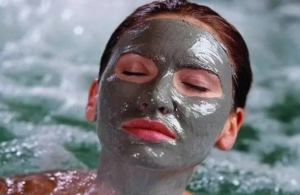 美人鱼皮肤为什么好！因为海里的东西足以让她不用去皮肤科