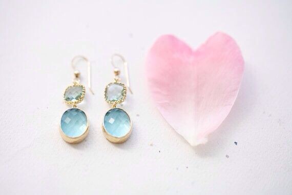 20岁女孩子戴什么首饰好,二十几岁女孩戴什么