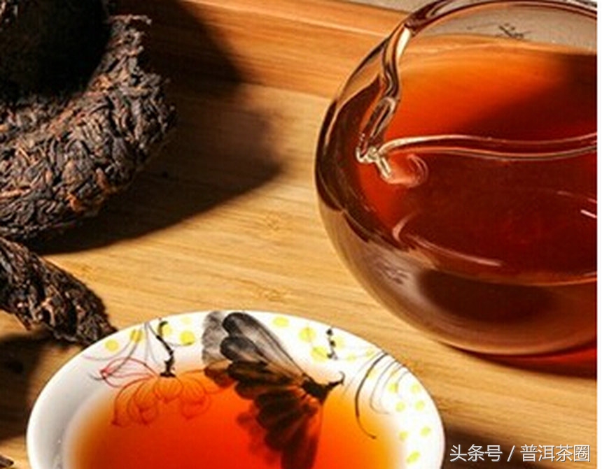 喝普洱茶呕吐褐色液体,普洱茶里面有白色异物是什么