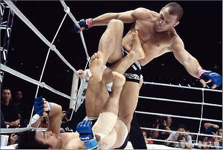 李小龙留下来的综合格斗技巧,李小龙综合格斗动作运用实战