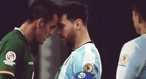 当今足坛有几种打法,足坛高空轰炸战术