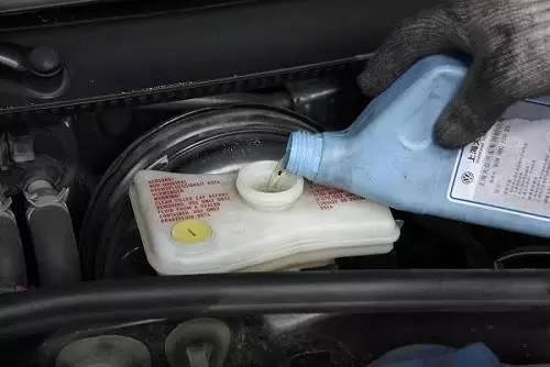 刹车盘生锈需要处理嘛,刹车盘生锈会出现什么现象