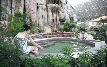 周末去温泉山庄度假,周末去泡汤