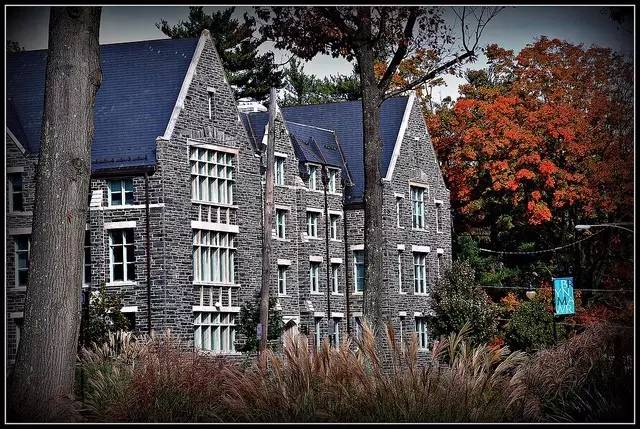 霍格沃茨的建筑,霍格沃茨魔法学校建筑是什么风格