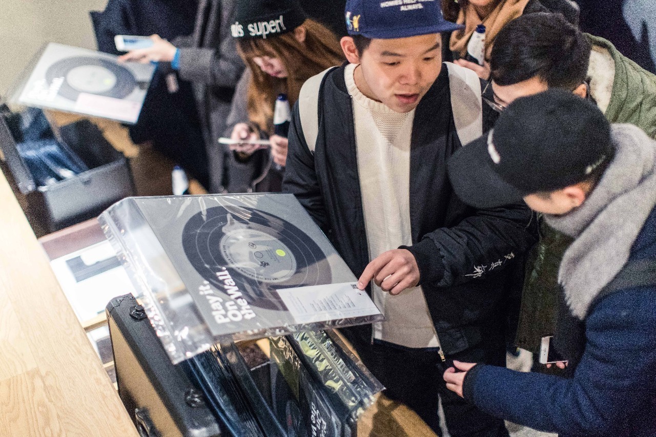 图集｜我们带着这些“黑胶唱片”和几百个好看的人，一起入侵了DOE