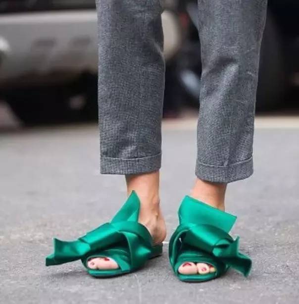 潮范十足的休闲鞋出行时尚两不误,盘点五款适合日常穿搭的时尚潮鞋