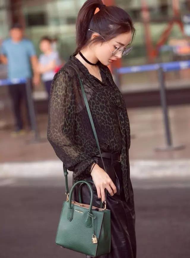 michaelkors奢侈品女包搭配,michaelkors时尚