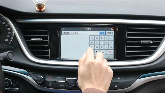 英朗装畅影CE导航模块加倒车后视，科技无处不在