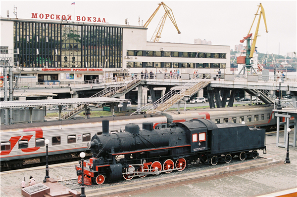 海参崴铁路的尽头,海参崴火车站到国内哪里