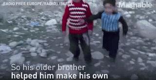 自制梅西球衣的小男孩,身穿梅西球衣的阿富汗男孩