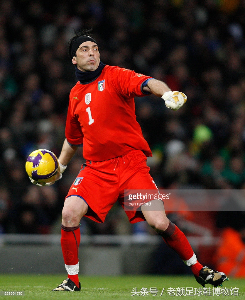 足球鞋历史第一战靴,历史最好碎钉足球鞋