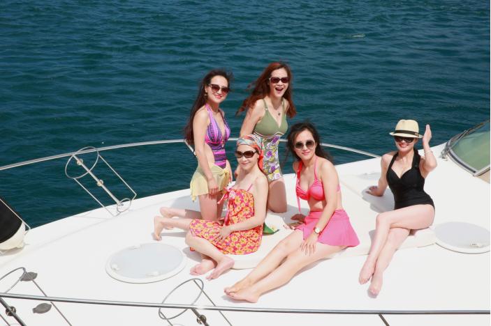 这是一个关于一群华人富婆,到澳洲买苦吃的故事