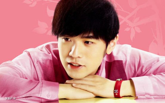 刘烨和陈伟霆视频,戏里戏外造型反差大的明星