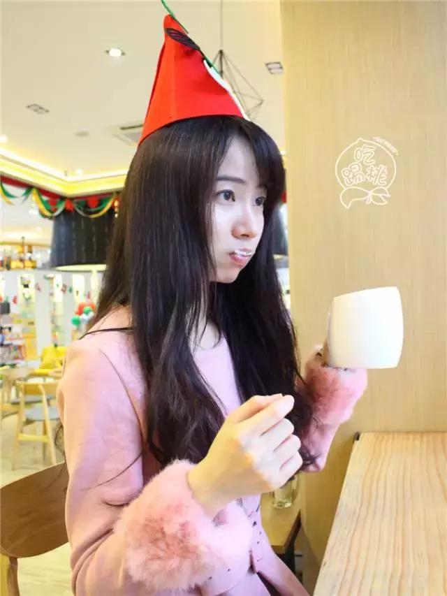 圣诞搞事啊！这杯咖啡竟好喝得我连杯子都吃掉了！