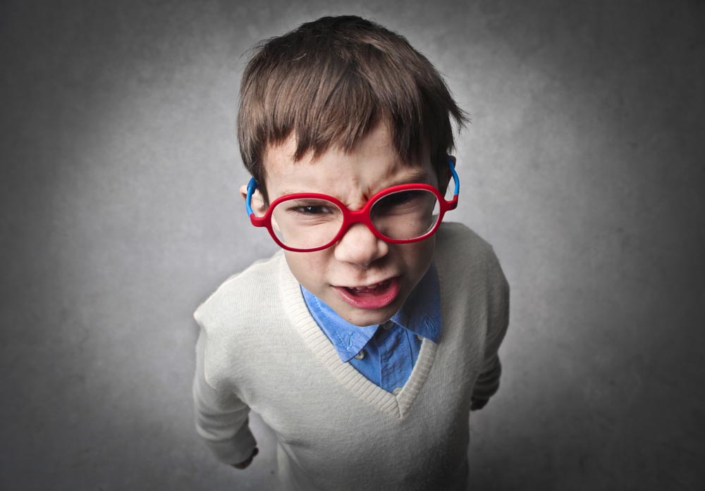 担心孩子变成小四眼？不怕有办法缓解