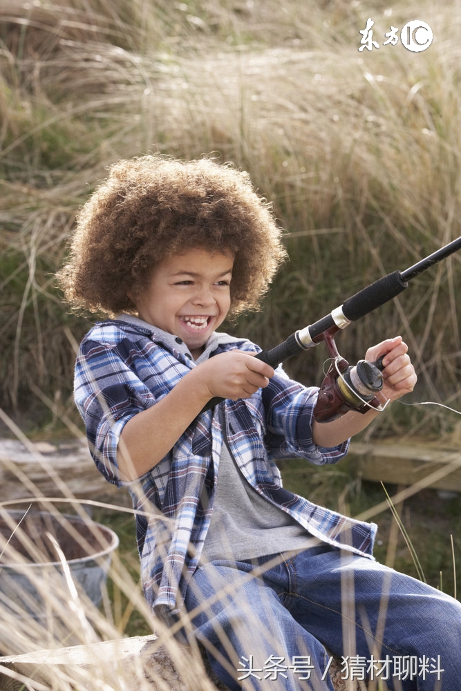 鱼竿很硬但是弹性不行,鱼竿又轻强度又高