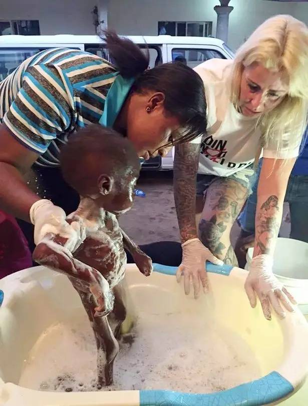 一张让人心碎的照片后的感人故事，丹麦女子被评为感动全球年度人物