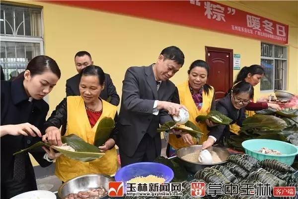 「新闻下午茶」远光灯又惹祸？玉东大道一白色轿车失控撞烂10余节护栏，致使……