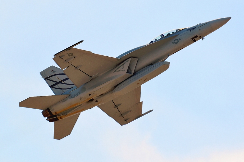 fa-18超级大黄蜂起飞,f18ef超级大黄蜂战斗机简介