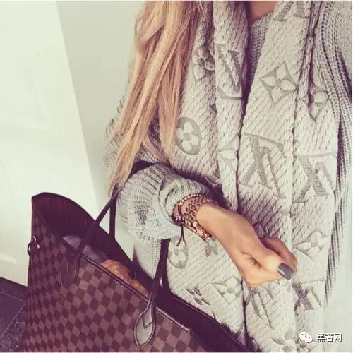 lv围巾哪款最好搭,最好看的围巾排名