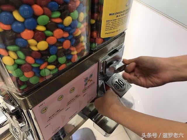 曼谷商场里的“MM豆投币贩卖机”，10泰铢咋才给3个豆？