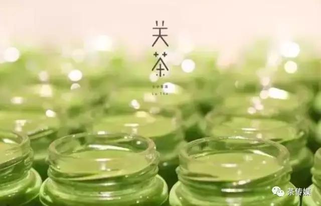 90后女孩摆地摊卖茶,90后女性卖茶叶