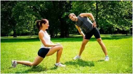 足球放松活动有哪些动作,业余足球放松训练方法