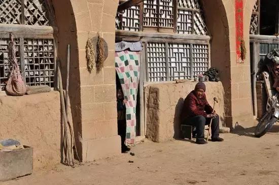 红土高原深处的神秘古村落,黄土高坡最原始的村落