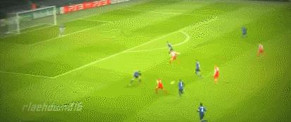 罗本和穆勒挡拆gif,2010罗本错失单刀gif