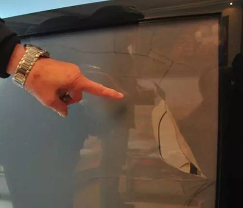 电视突然爆炸事件,电视突然炸了怎么解决