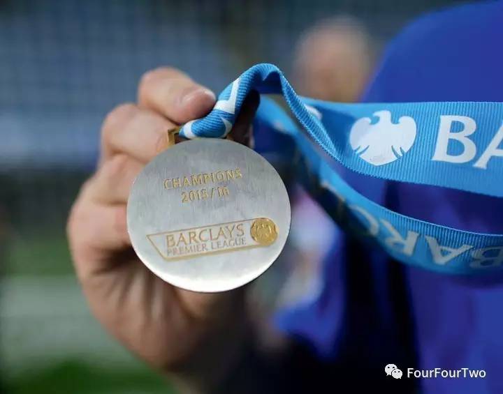 2014圣诞节垫底,2015圣诞节登顶,2016呢?莱斯特城的故事,曾经是足球世界最美好的圣诞礼物