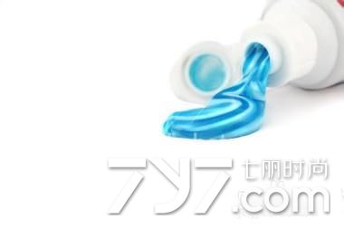 白色羽绒服发霉了怎么清洗才好,白色羽绒服发霉怎么清洗小妙招