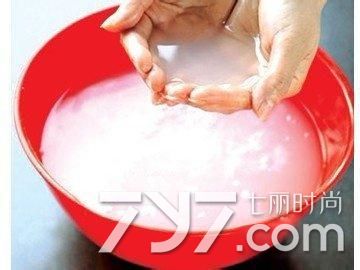 白色羽绒服发霉了怎么清洗才好,白色羽绒服发霉怎么清洗小妙招