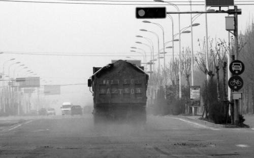 汽车玻璃被砸后怎么处理,车玻璃被撞了怎么处理