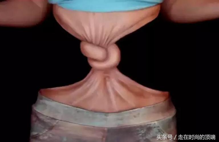哇！化妆术“擦”掉身体，将腰打结了？