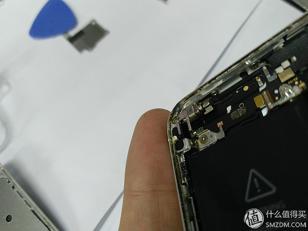 iphone5s摇动机身有响声,苹果手机振动失灵自己反复震动