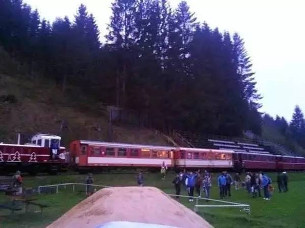 世界上最奇葩的足球场,世界最奇葩的足球场