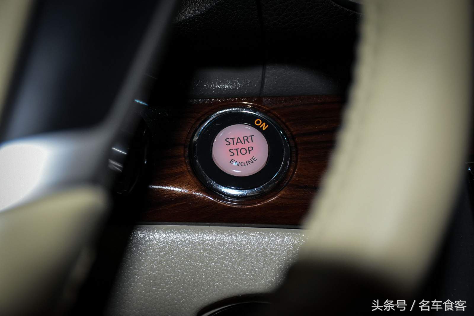 日产天籁2011款公爵2.5lxv尊雅版,2013款天籁2.5lxl领先版的配置