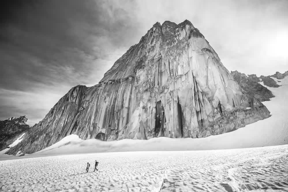 杭州这些运动潮店逆天了！跑鞋比肥皂还轻，冲锋衣堪比艺术品！