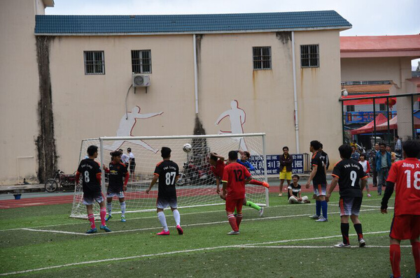 第一届“天岭杯”排球、足球邀请赛在天涯区开幕