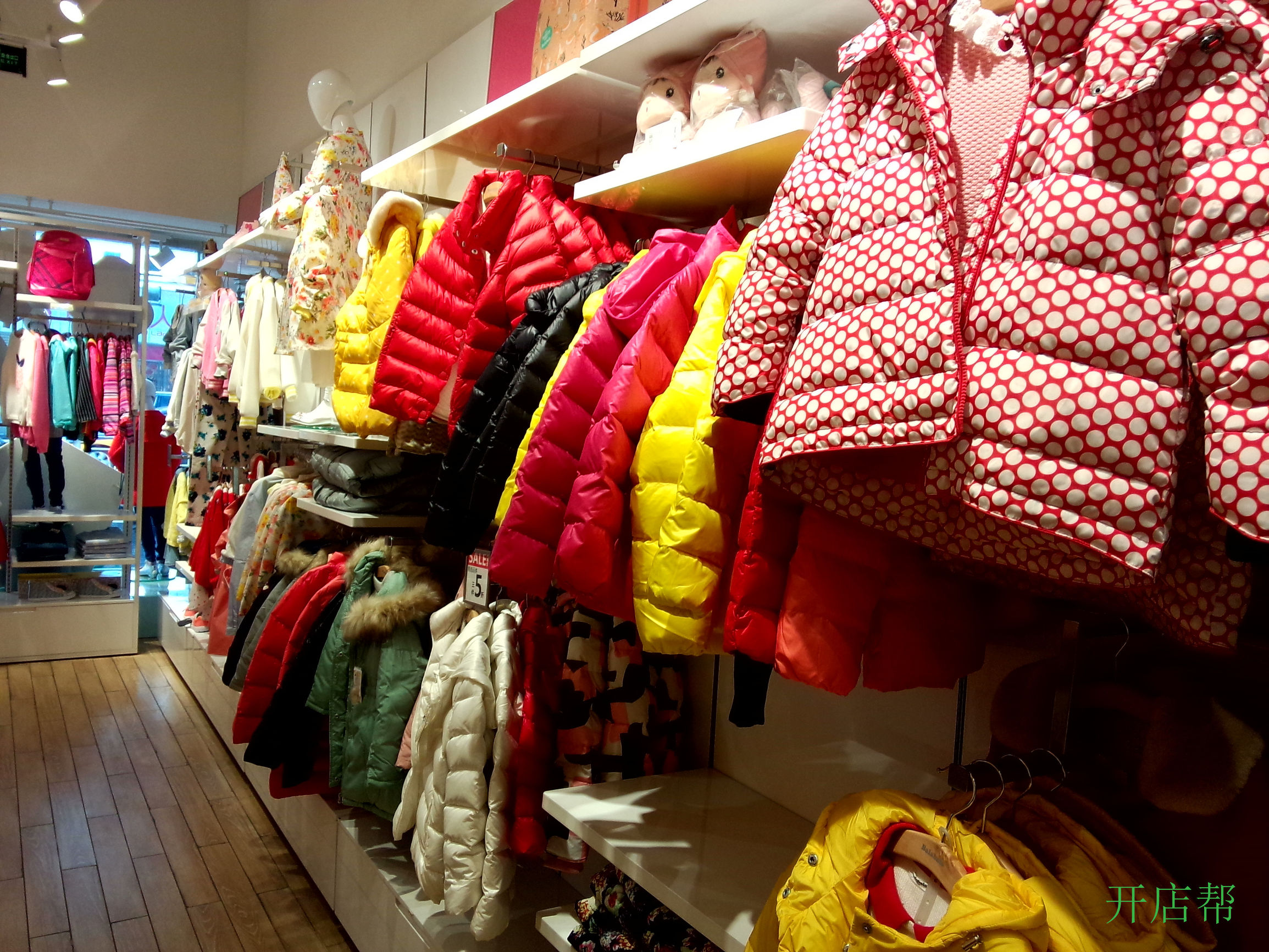 巴拉巴拉童装加盟赚钱吗,加盟巴拉巴拉童装一年能挣多少钱