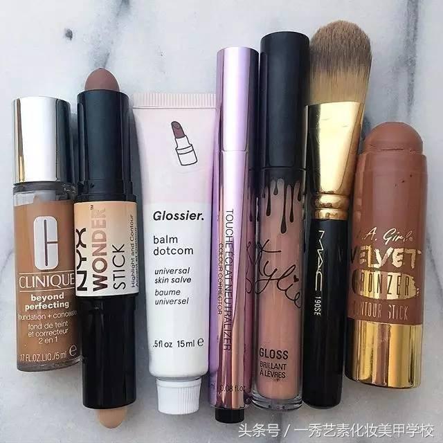 一套化妆品2800贵吗,化妆品贵的和便宜的区别