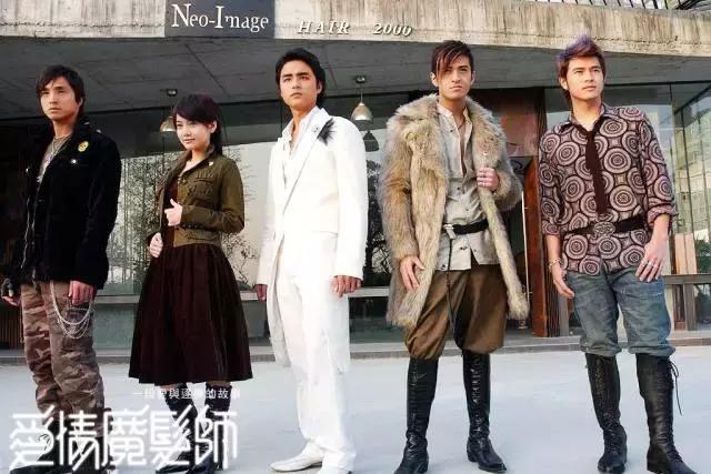 看杨幂职场着装如何搭配,袁姗姗和杨幂同款运动装