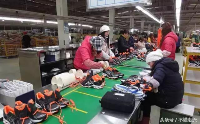 假的supreme一眼能看出来吗,真假supreme鞋子