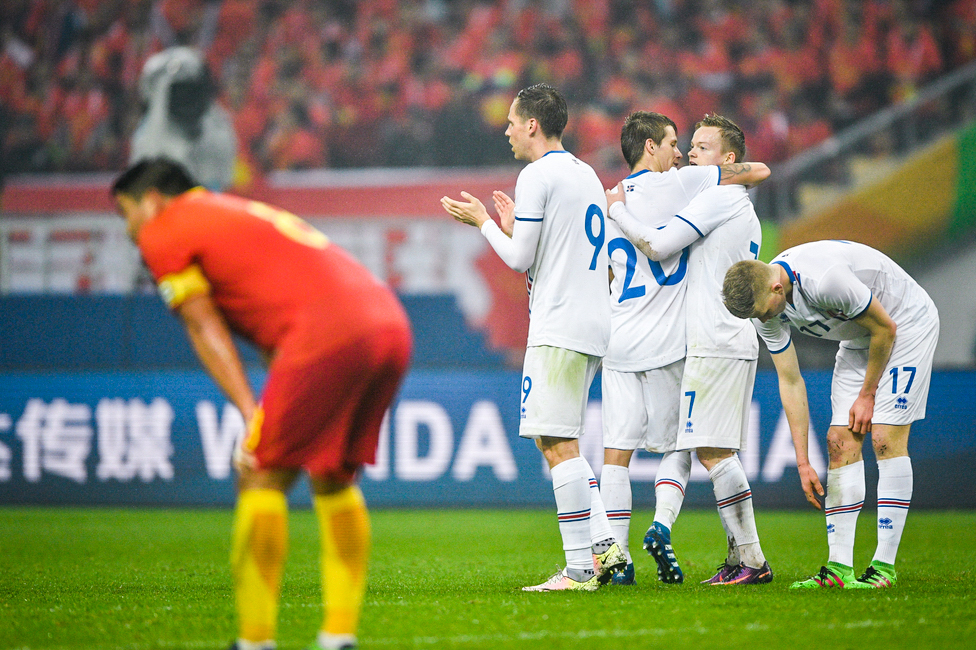 足球锋无力,2019cba国足