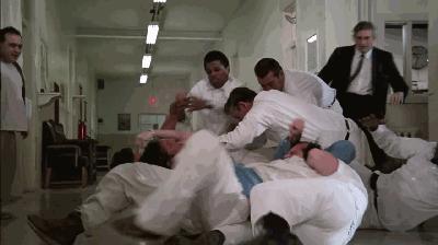 都给这部疯子电影打5分，我偏要打6分！40年了任然发人深省！