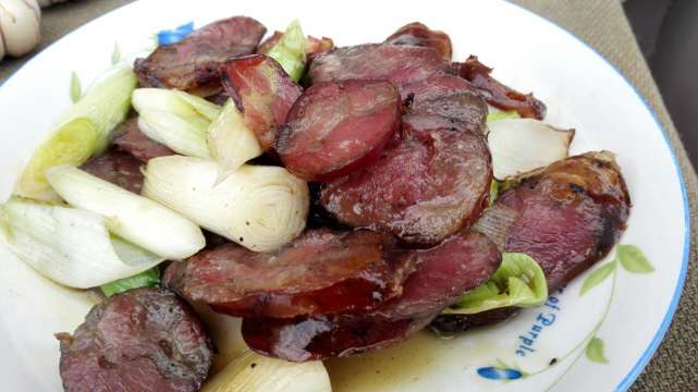 小腊肠怎么做下酒,腊肠下酒怎么做好吃